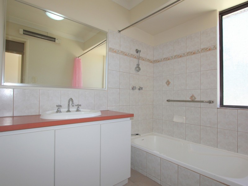 2 Fordred Place, Parmelia WA 6167