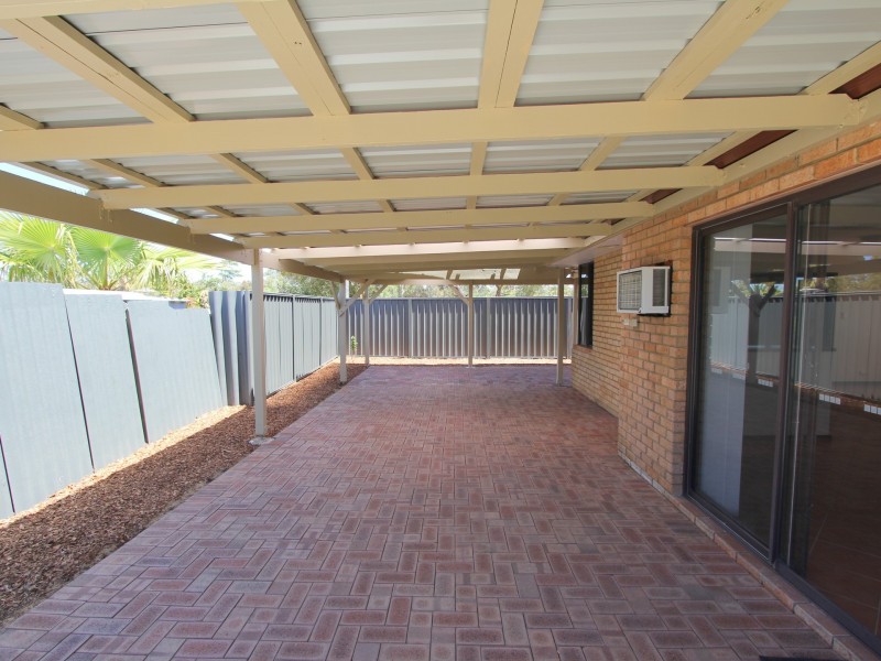2 Fordred Place, Parmelia WA 6167