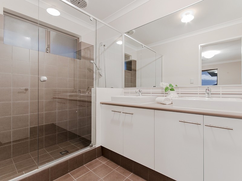 14 Peridot Pass, Wellard WA 6170