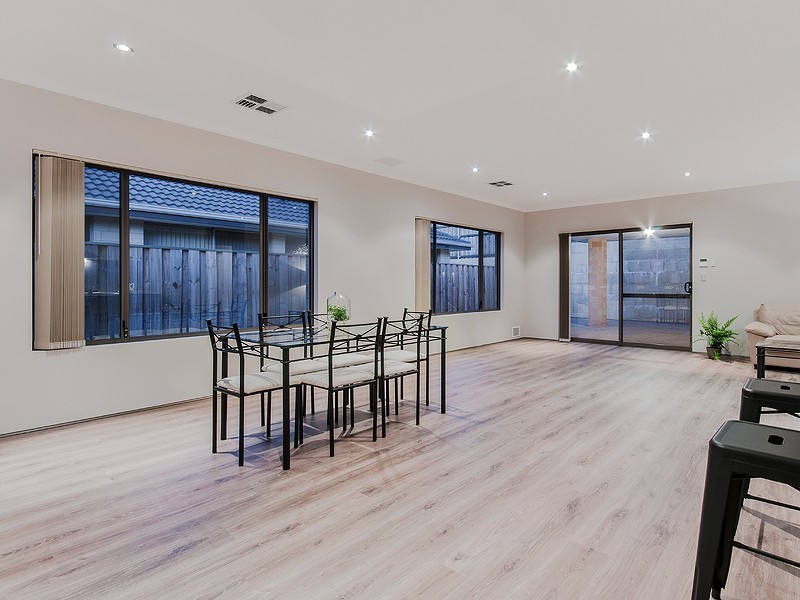 14 Peridot Pass, Wellard WA 6170