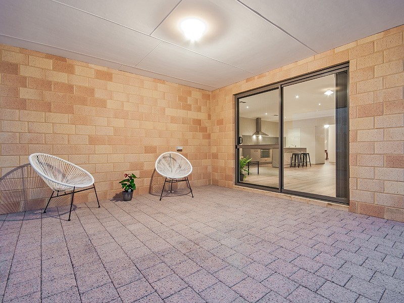 14 Peridot Pass, Wellard WA 6170