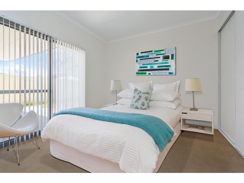 8 Waddingham Way, Medina WA 6167