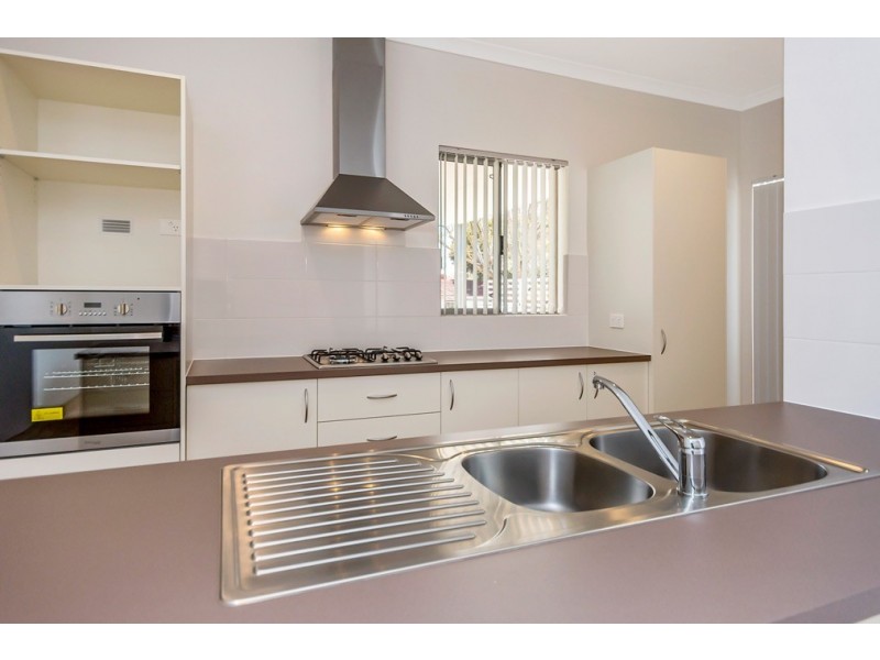 8 Waddingham Way, Medina WA 6167