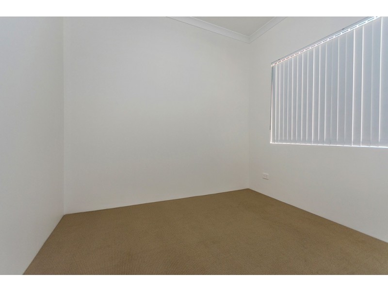 8 Waddingham Way, Medina WA 6167