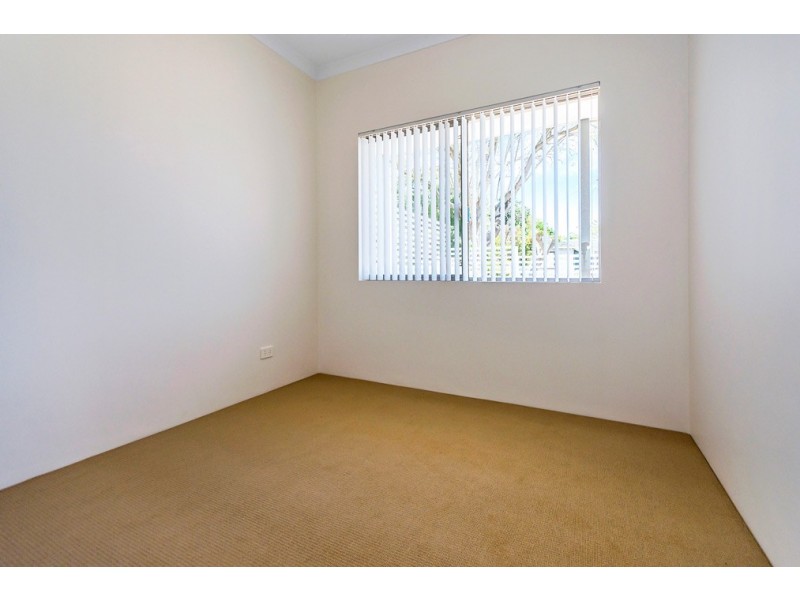 8 Waddingham Way, Medina WA 6167