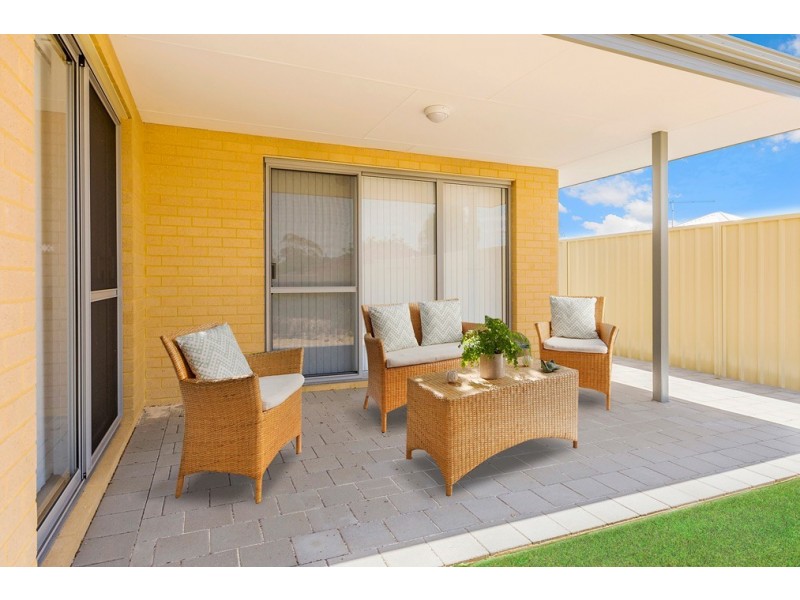 8 Waddingham Way, Medina WA 6167