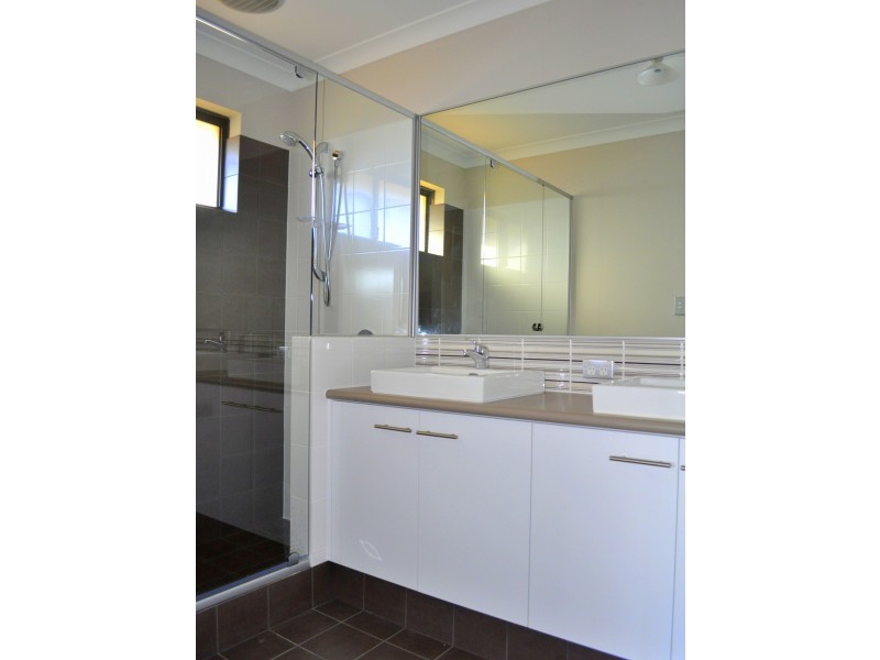 14 Peridot Pass, Wellard WA 6170