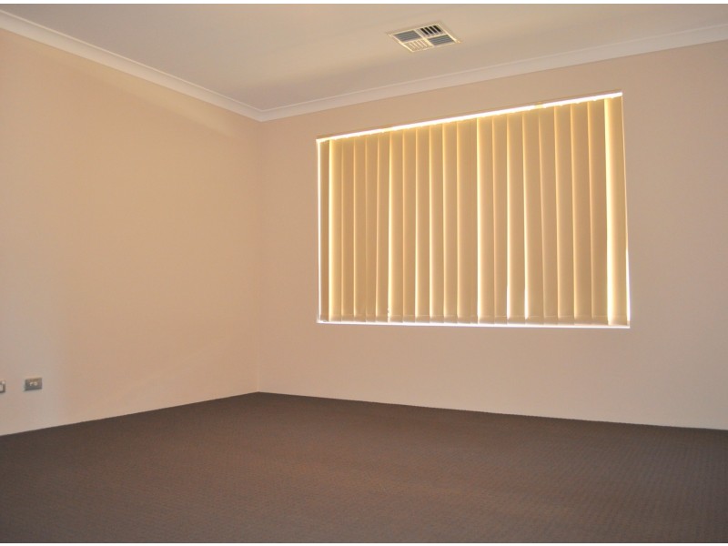 14 Peridot Pass, Wellard WA 6170