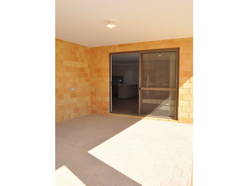 14 Peridot Pass, Wellard WA 6170