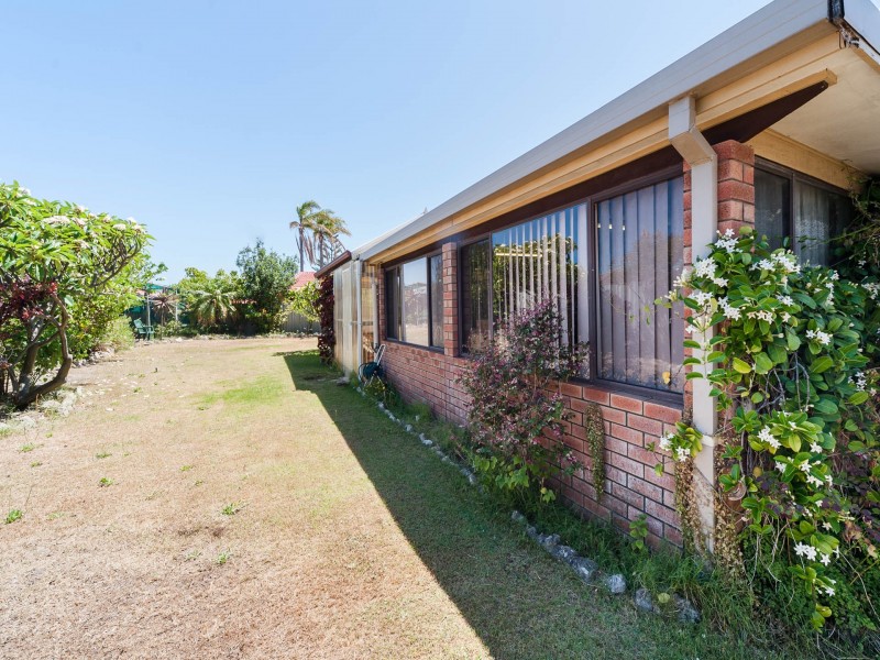 5 Caspian Mews, Waikiki WA 6169