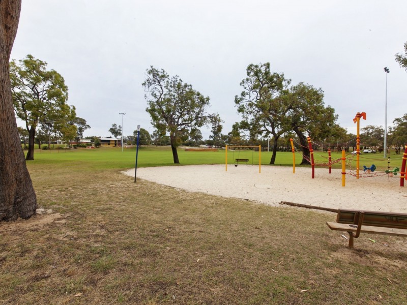 8/4 Canham Way, Orelia WA 6167