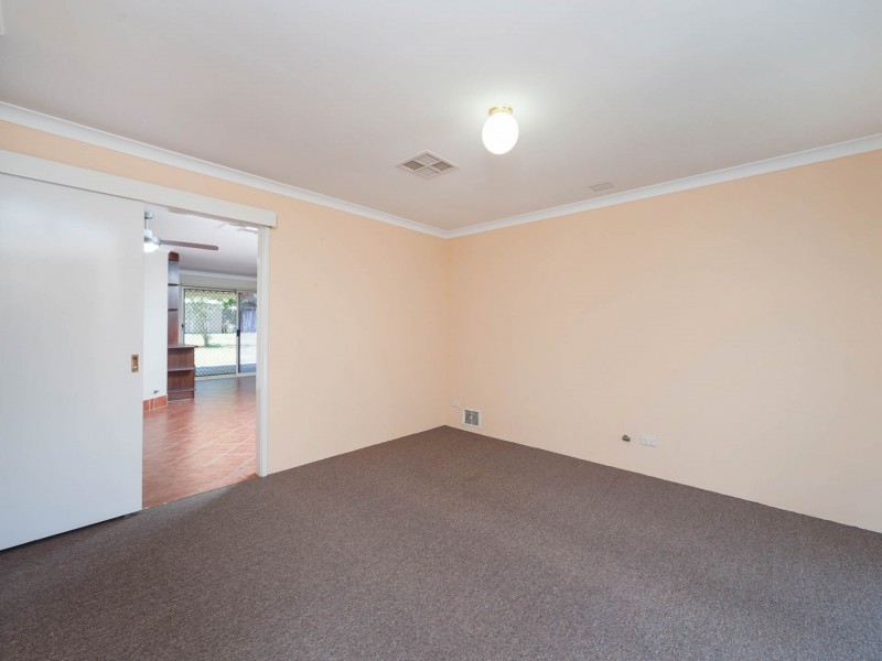 9 Beacham Crescent, Medina WA 6167