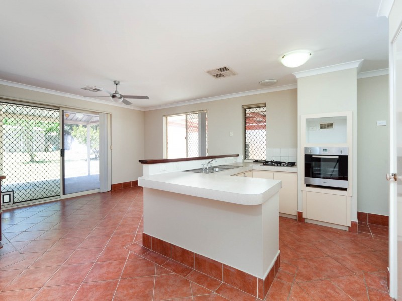 9 Beacham Crescent, Medina WA 6167