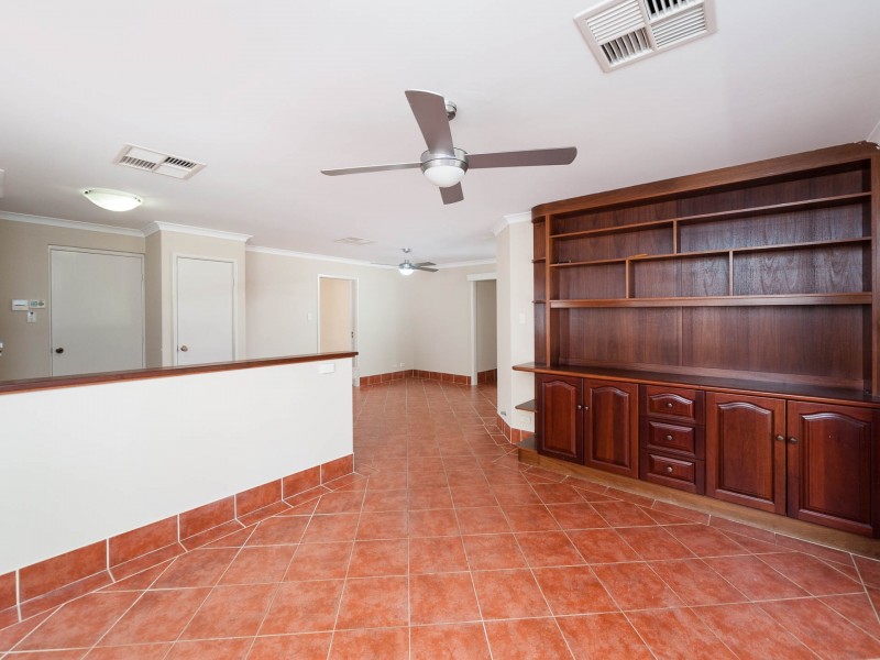 9 Beacham Crescent, Medina WA 6167