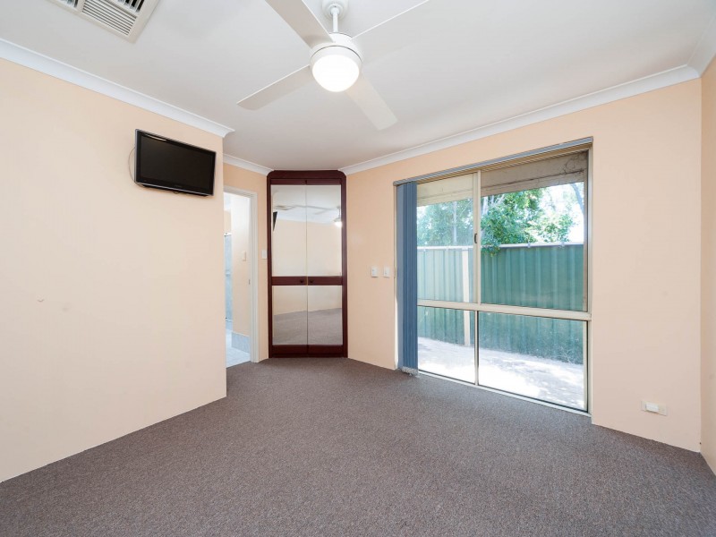 9 Beacham Crescent, Medina WA 6167