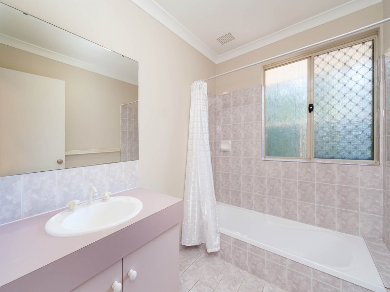 9 Beacham Crescent, Medina WA 6167