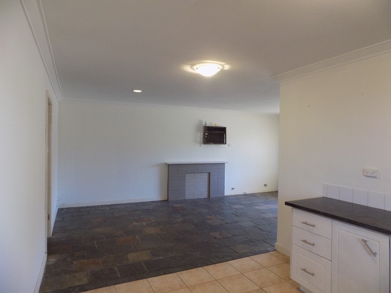 25 Maycock Place, Orelia WA 6167