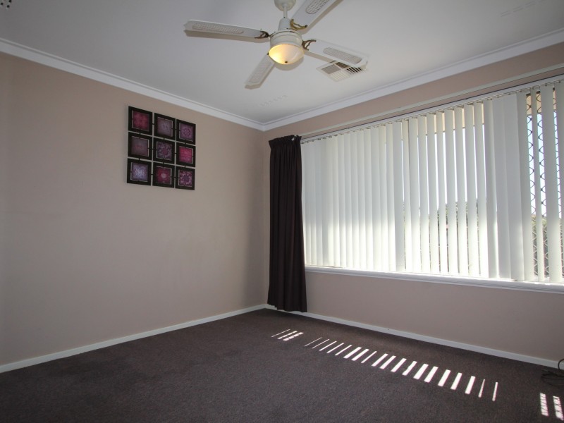 8 Pudney Place, Orelia WA 6167