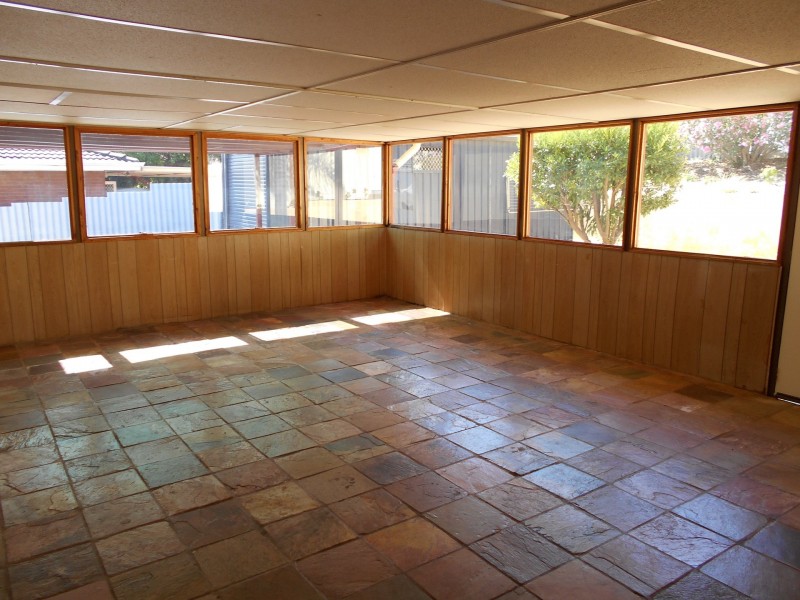 17 Hennessy Ave, Orelia WA 6167