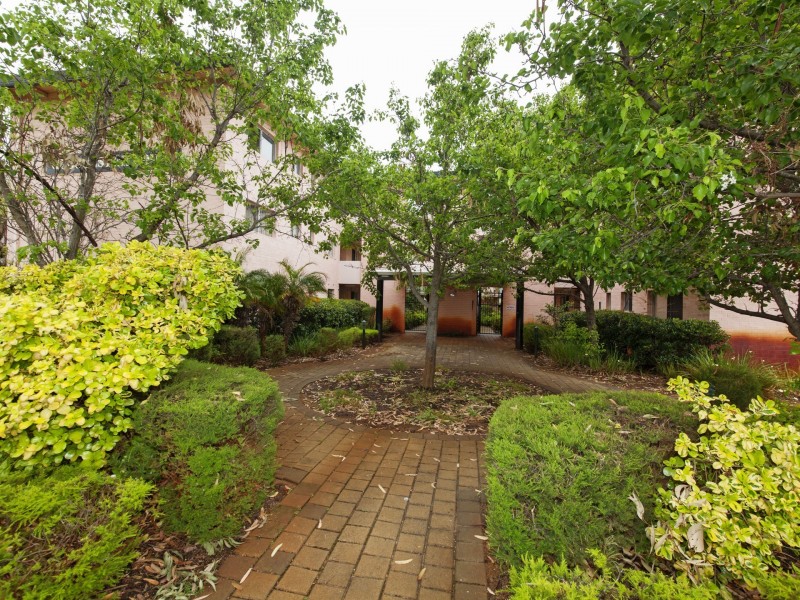 16/4 Canham Way, Orelia WA 6167