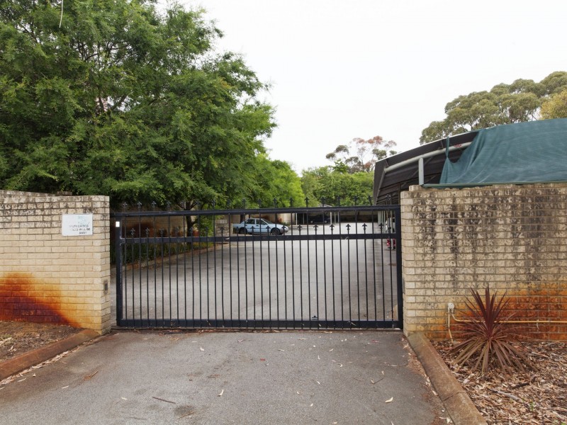 16/4 Canham Way, Orelia WA 6167