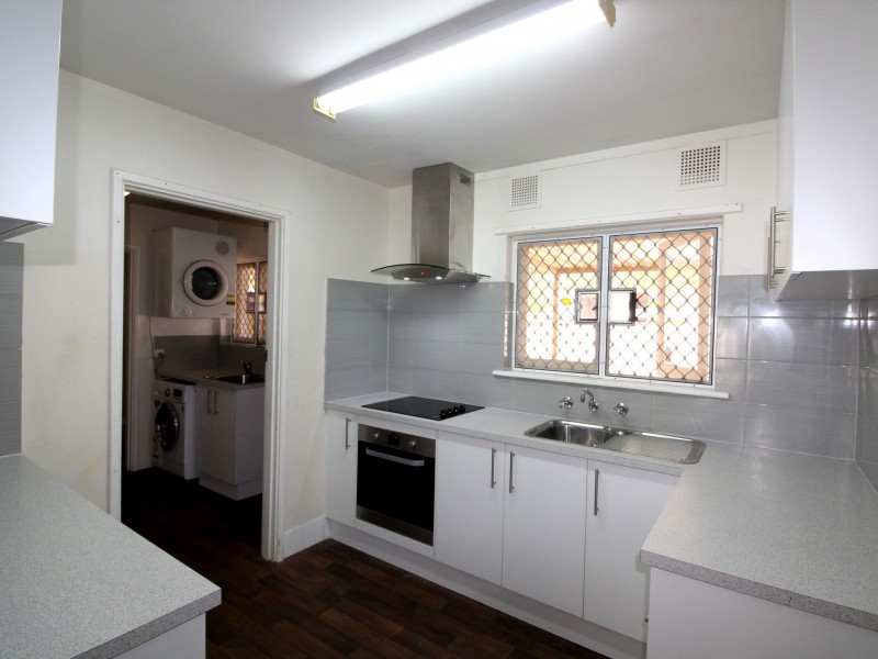 1/2 Elmslie Street, Orelia WA 6167