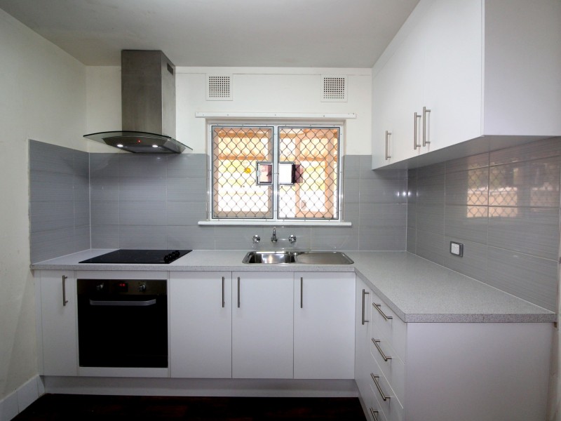 1/2 Elmslie Street, Orelia WA 6167