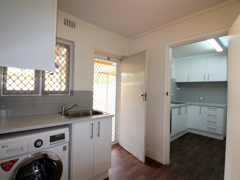 1/2 Elmslie Street, Orelia WA 6167