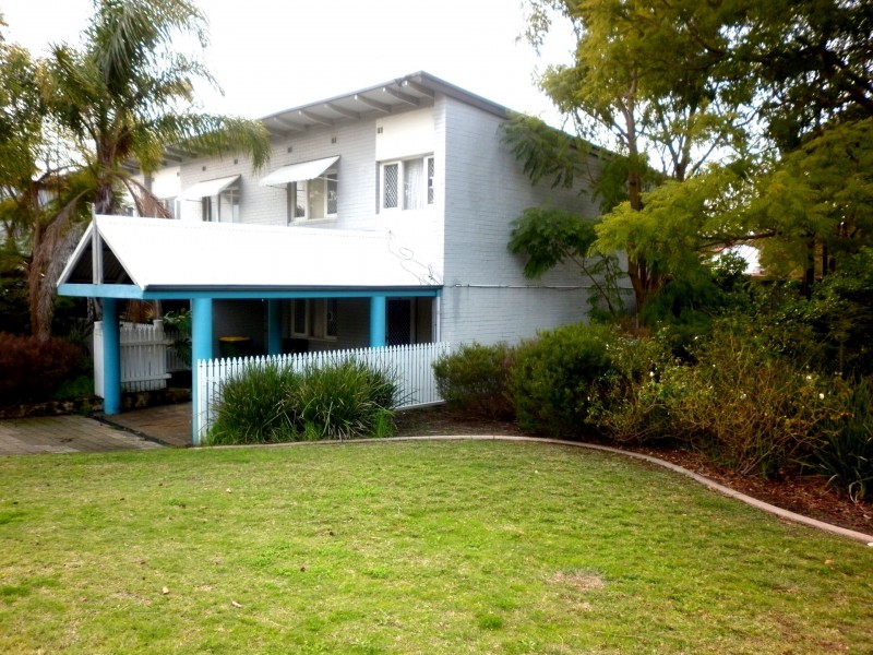 1/2 Elmslie Street, Orelia WA 6167