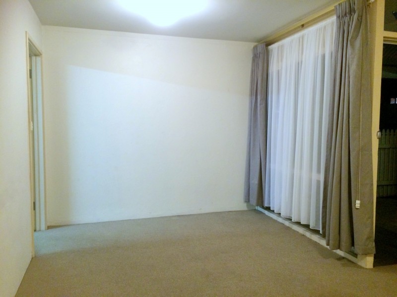 1/2 Elmslie Street, Orelia WA 6167