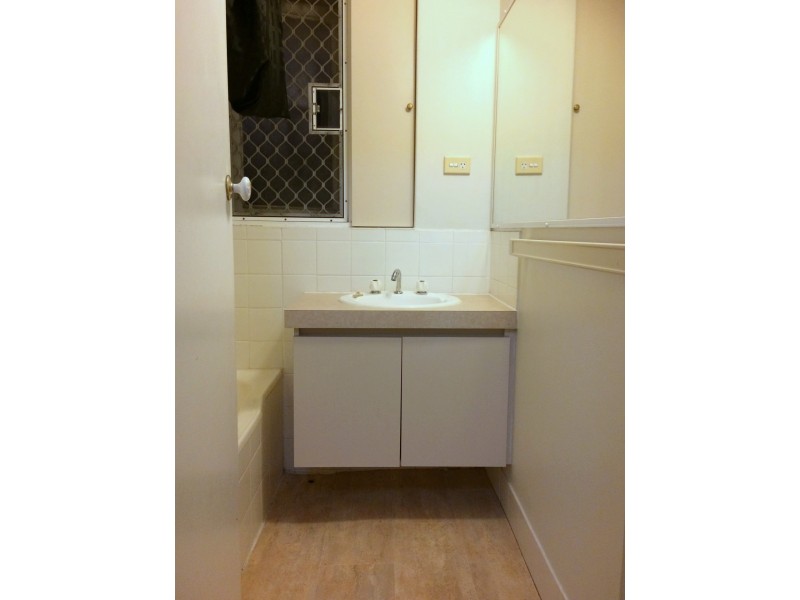 1/2 Elmslie Street, Orelia WA 6167