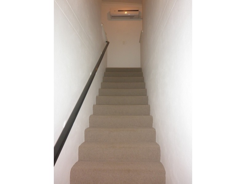 1/2 Elmslie Street, Orelia WA 6167