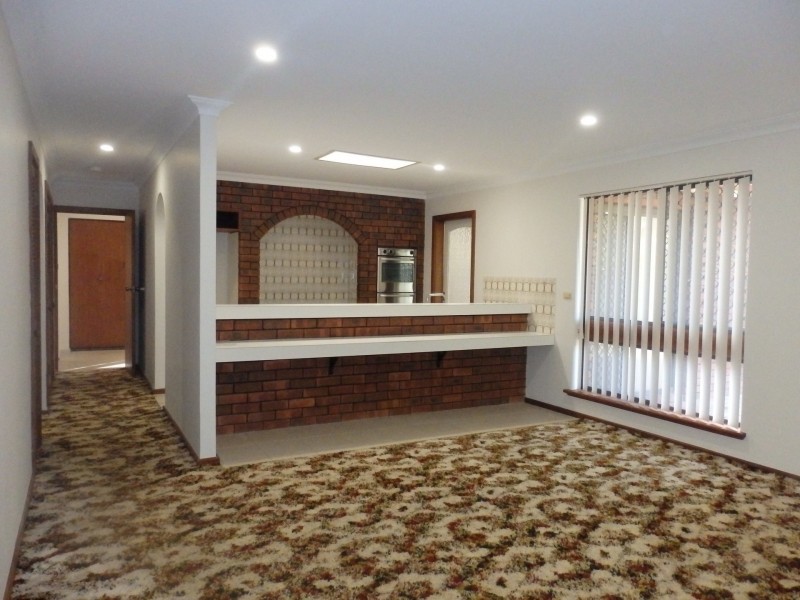 39 Seabrooke Ave, Rockingham WA 6168