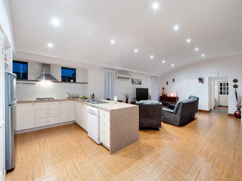 8 Abingdon Crescent, Wellard WA 6170