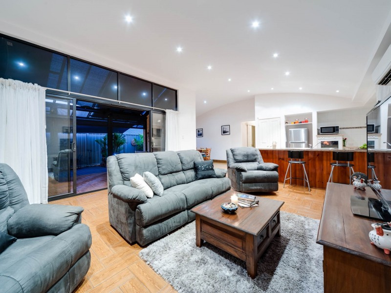 8 Abingdon Crescent, Wellard WA 6170