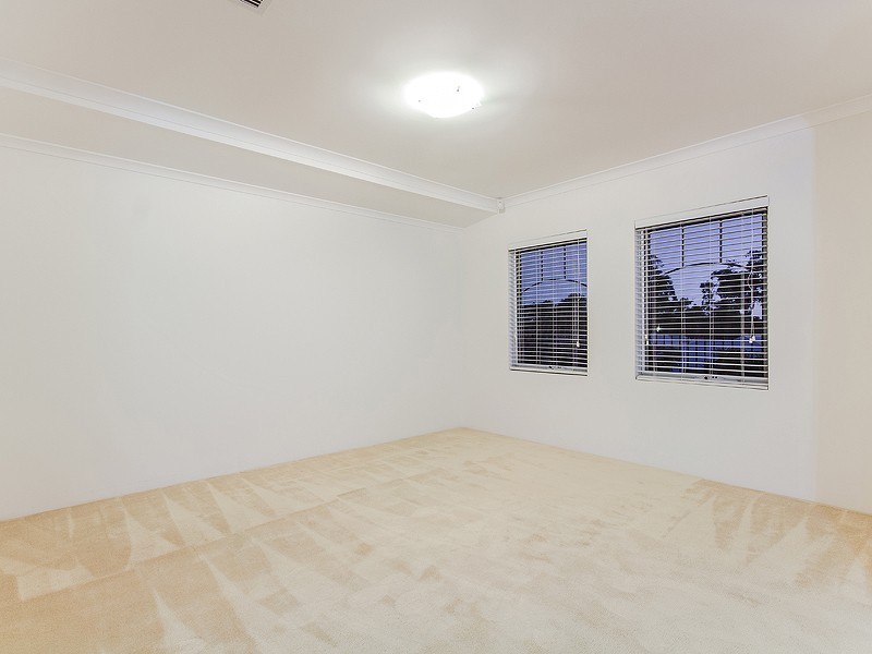 11 Petersfield Lane, Wellard WA 6170