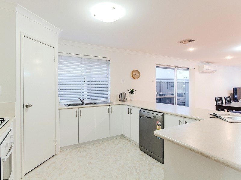 11 Petersfield Lane, Wellard WA 6170