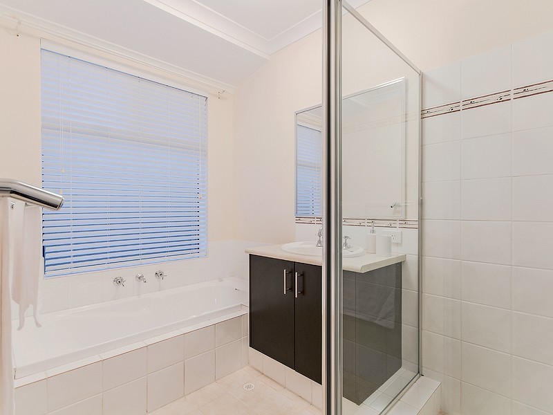 11 Petersfield Lane, Wellard WA 6170