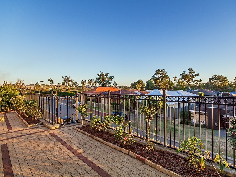11 Petersfield Lane, Wellard WA 6170
