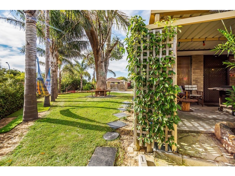 6 Camfield Loop, Parmelia WA 6167