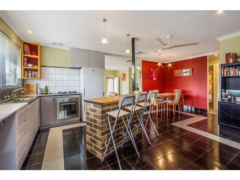 6 Camfield Loop, Parmelia WA 6167