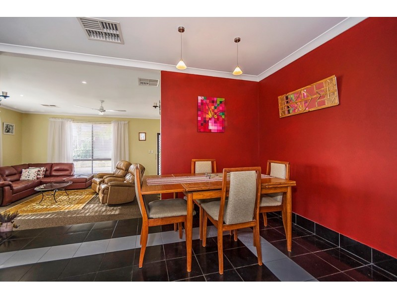 6 Camfield Loop, Parmelia WA 6167