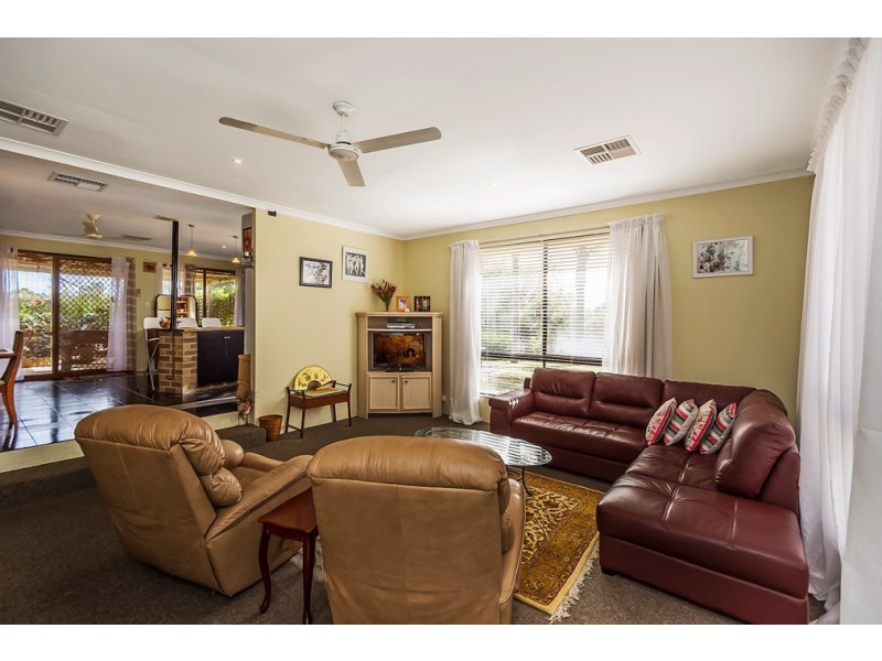 6 Camfield Loop, Parmelia WA 6167
