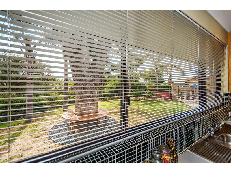 6 Camfield Loop, Parmelia WA 6167