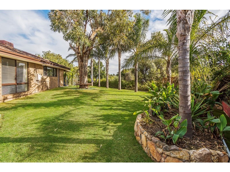 6 Camfield Loop, Parmelia WA 6167