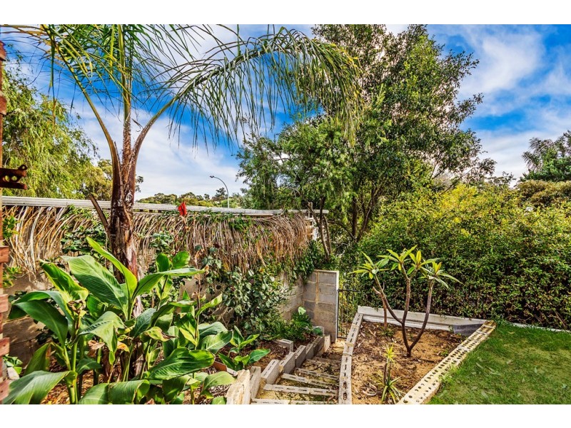6 Camfield Loop, Parmelia WA 6167