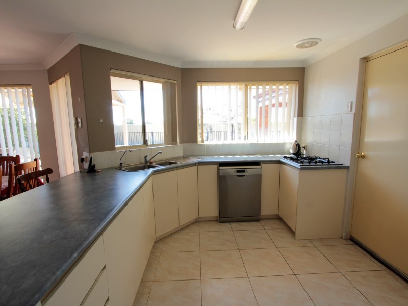 4 Stokesay Street, Orelia WA 6167