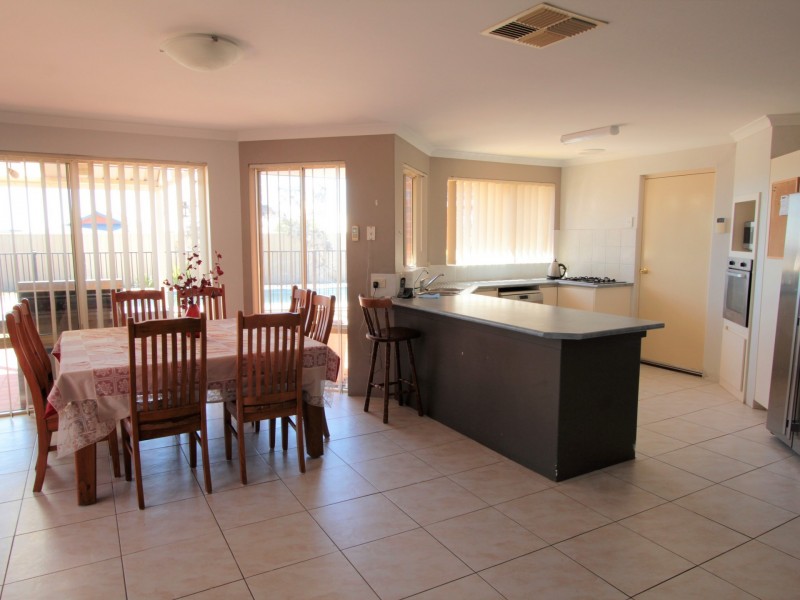 4 Stokesay Street, Orelia WA 6167