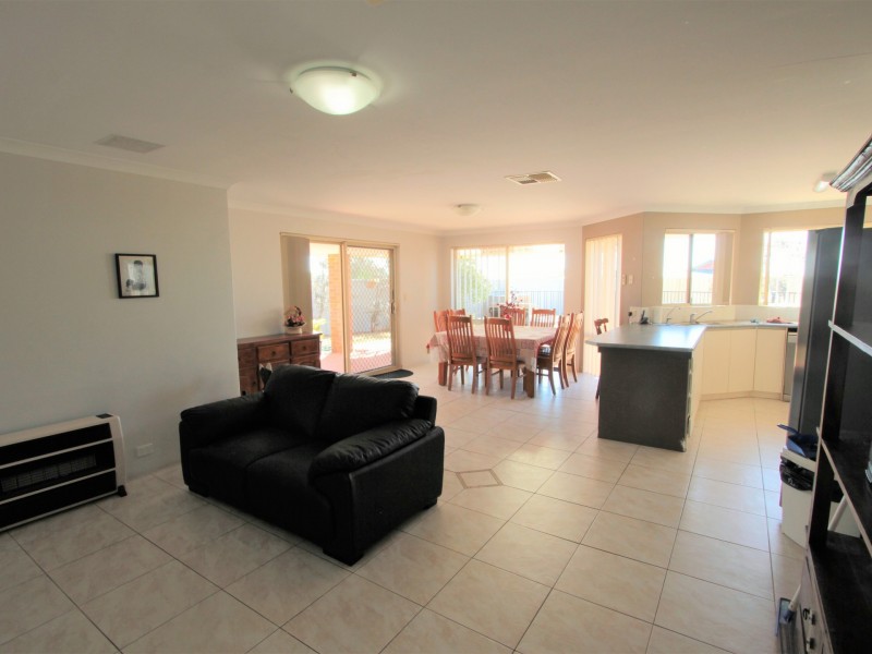 4 Stokesay Street, Orelia WA 6167