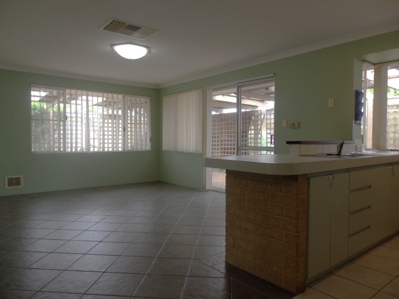 12 Ferris Green, Parmelia WA 6167